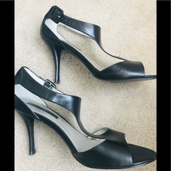 Bandolino T-Strap Heels - Picture 4 of 8